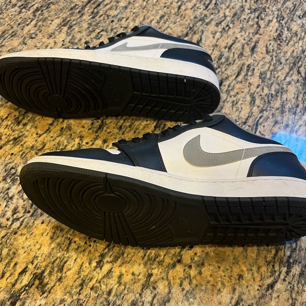 Nike Men's Black and Gray Sneakers - Picture 3 of 4
